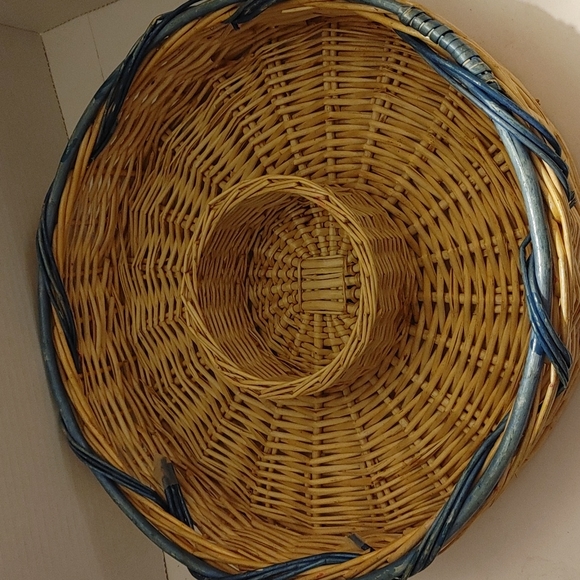 Wicker chip and dip serving basket - Picture 3 of 7